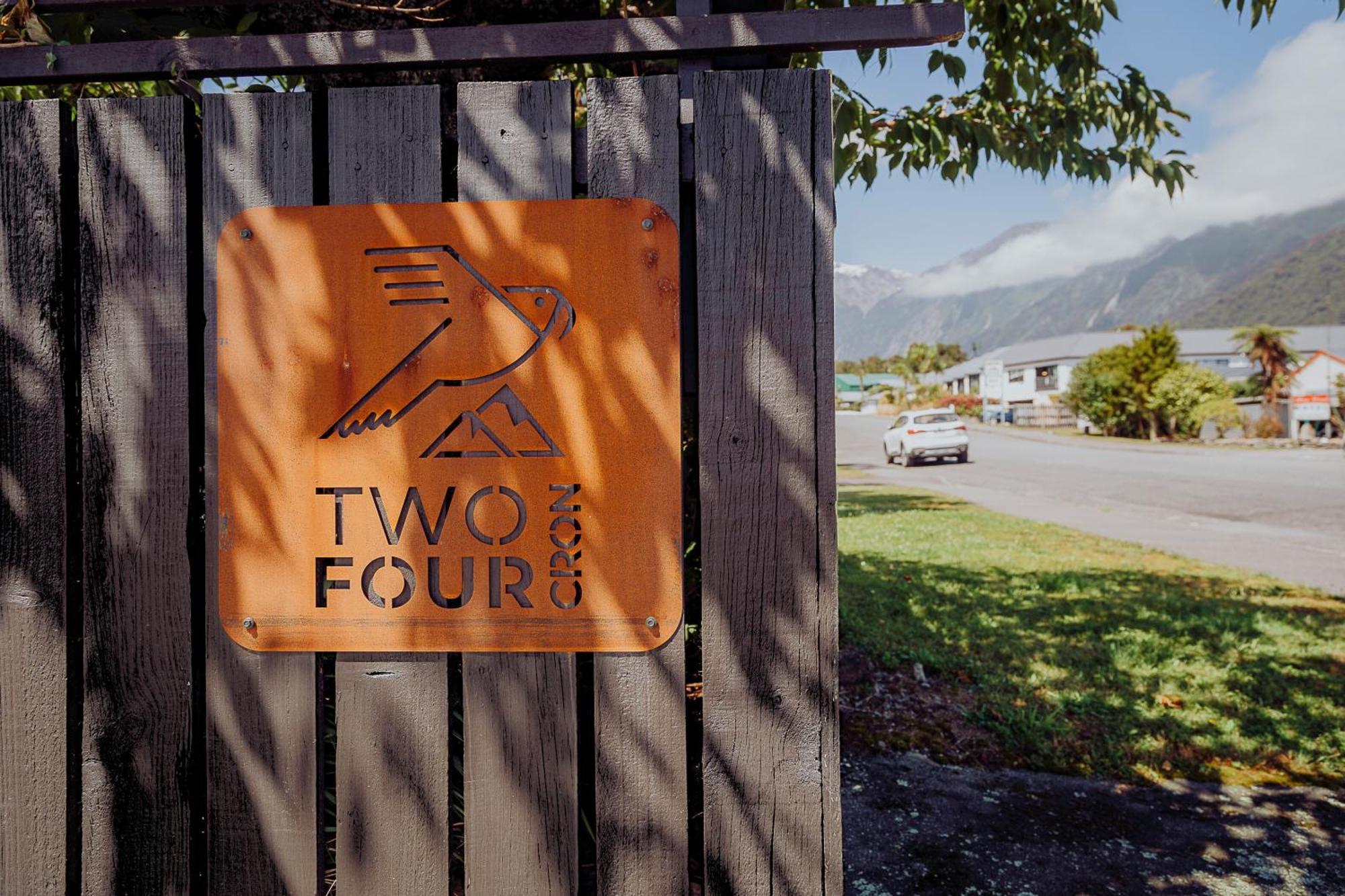 Two Four Cron Franz Josef Villa Exterior photo